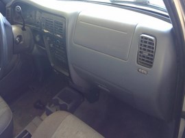 1999 TOYOTA TACOMA, WHITE, SR5, EXTD CAB, 2.4L, AT, 2WD.   Z26331